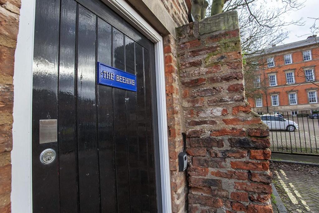 The Beehive Studio Apartment York Exterior photo